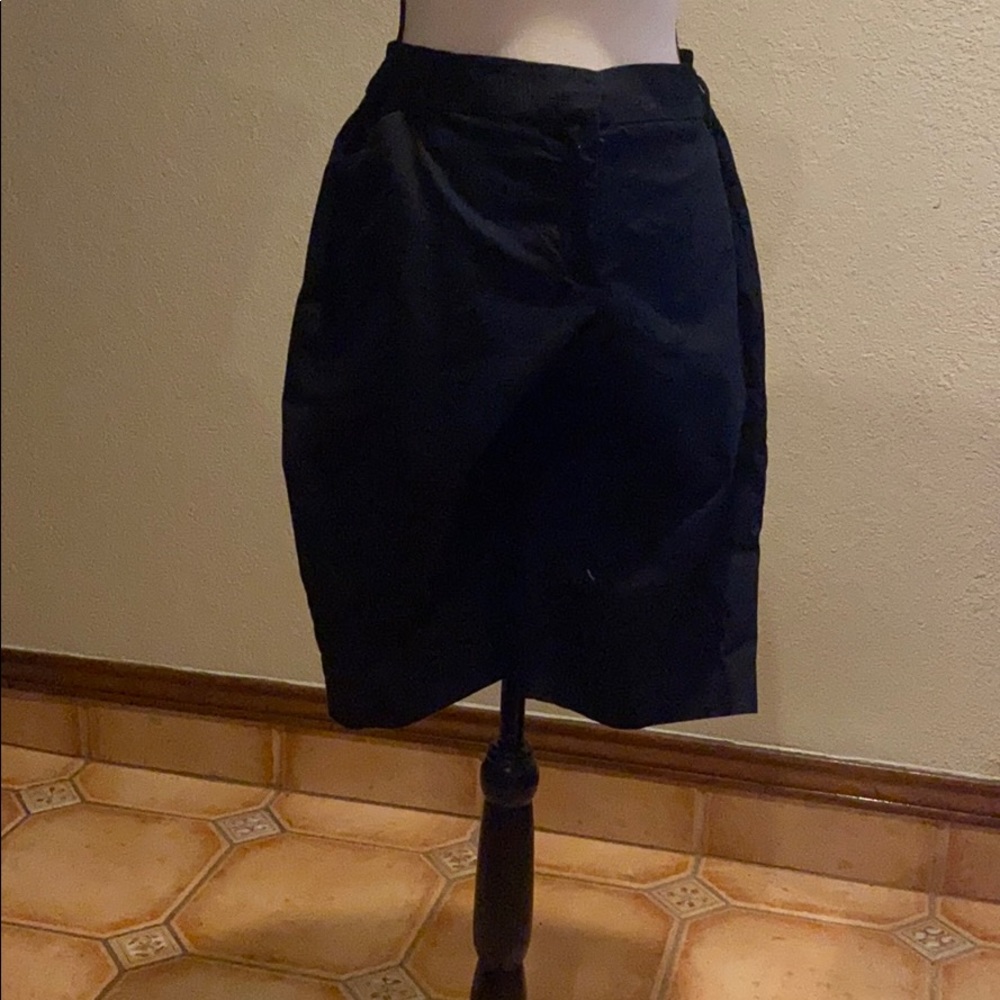 7th Ave NY&C black Bermuda shorts in size 14